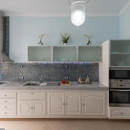 Homeforguest New Duplex With Rooftop Next To Cathedral דירה *